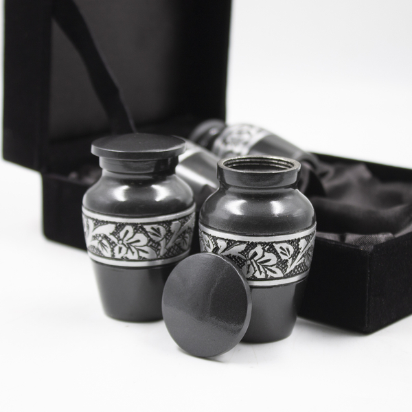 Мини-урна для деления праха металл с гравировкой черная 7 см