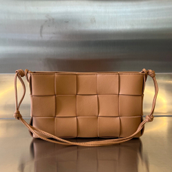 Bottega Veneta Cassette Pouch On Strap 22 cm