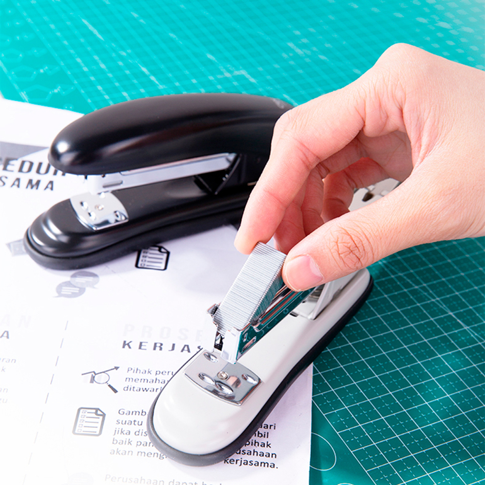 Степлер металлический DELI "Е0344" до 25 листов, ассорти