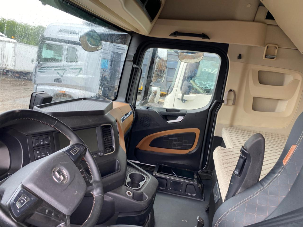 Shacman (Shaanxi) SX* 4x2 Седельный тягач SX4188YY381 (Дизельный, 12,5 л, 473 л.с., АТ)