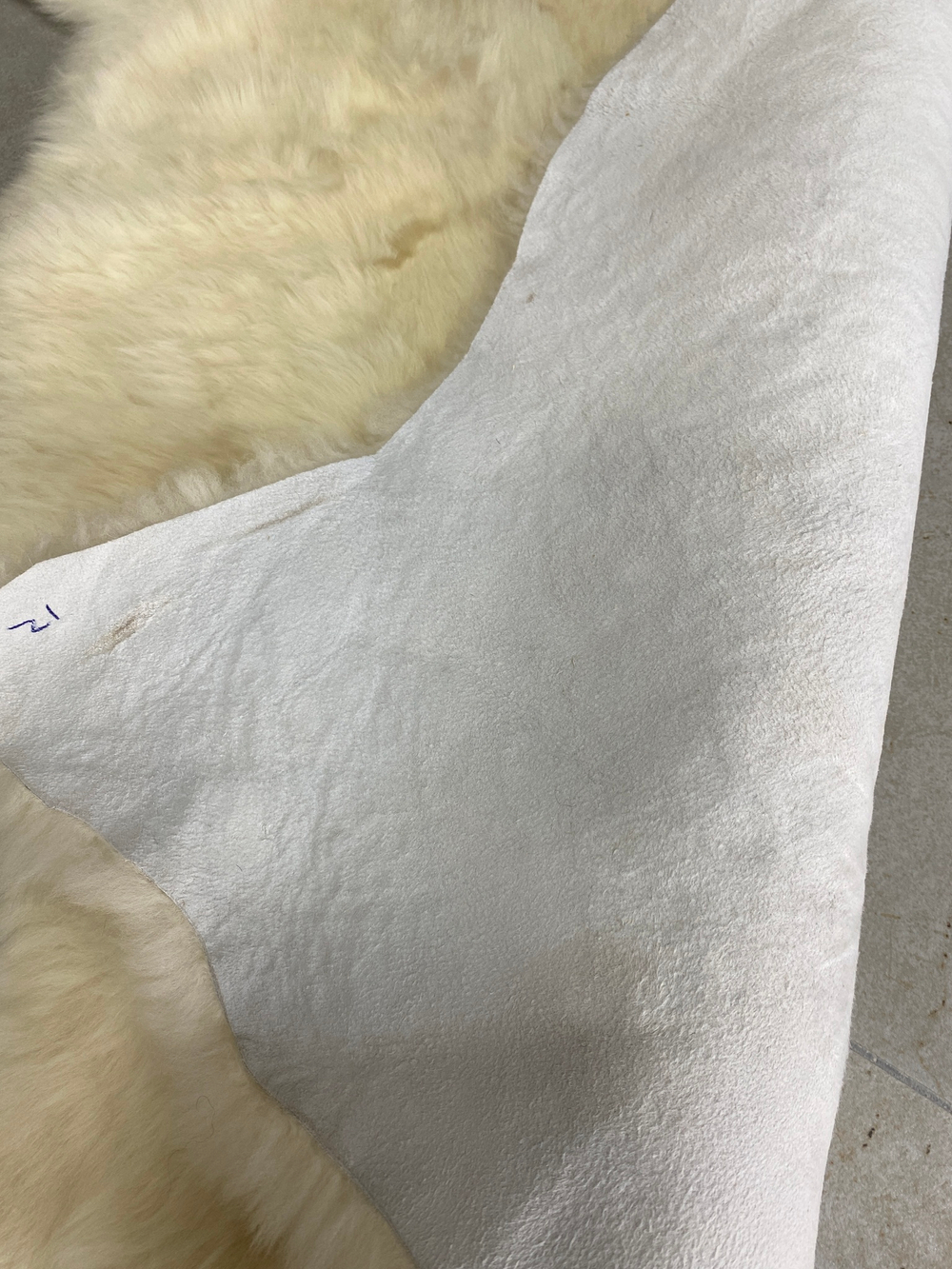 Шкура коврик меховой прикроватный овчина, 100х60 см.
