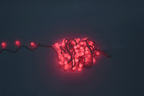 LED-PLR-100-15M-240V-R/WH  100 LED цвет красны, белые матовые шарики D2,5см, 15m, белый кауч.провод,