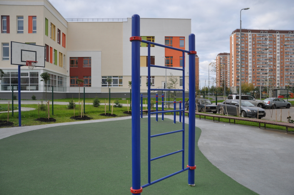 Спортивный комплекс для подтягивания на высокой перекладине