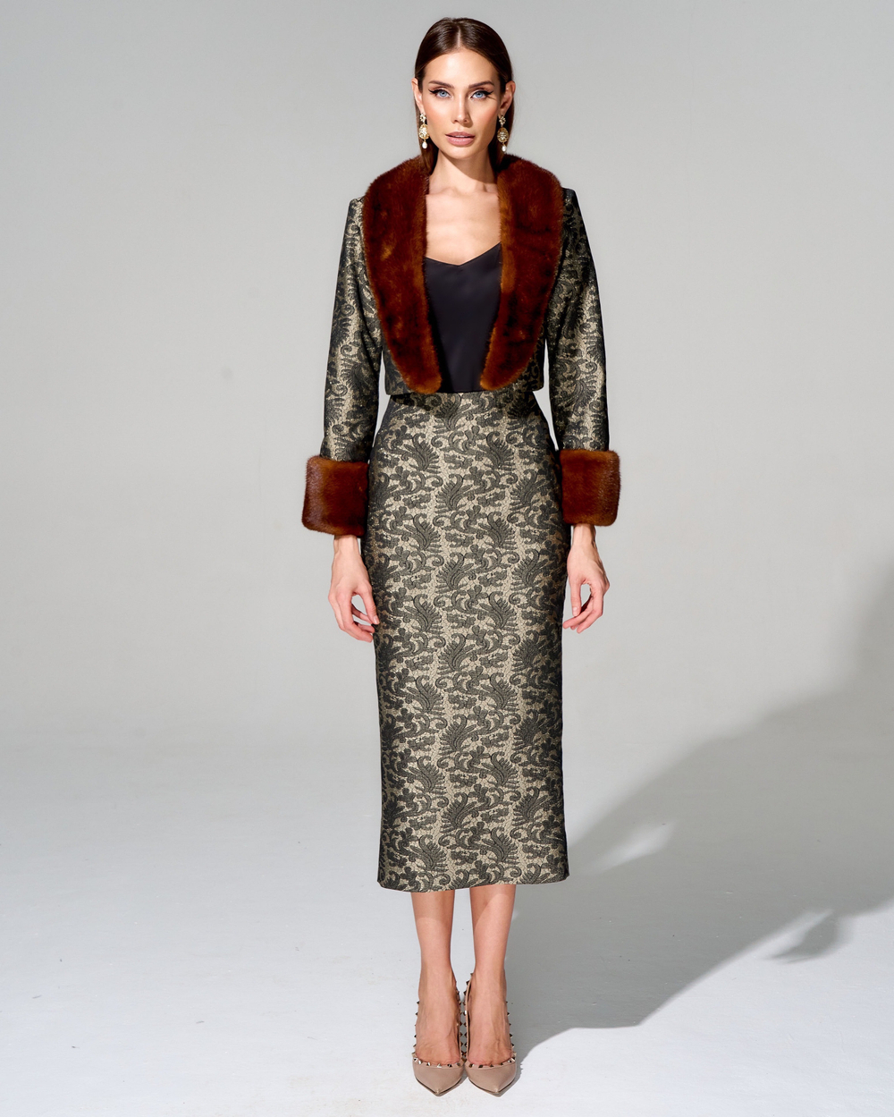 Укороченный жакет "Елизавета" из премиального жаккарда с меховой отделкой