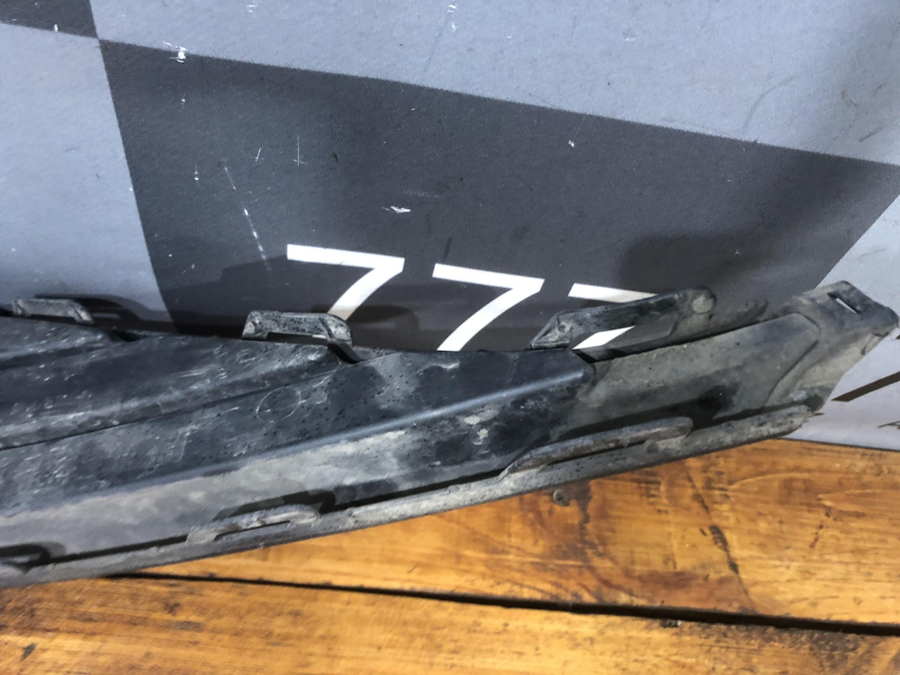 Решетка переднего бампера Volkswagen Polo 6 20-22 Б/У Оригинал 6N5853677