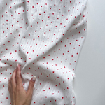 Фактурный хлопок Мелкие сердечки на молочном фоне