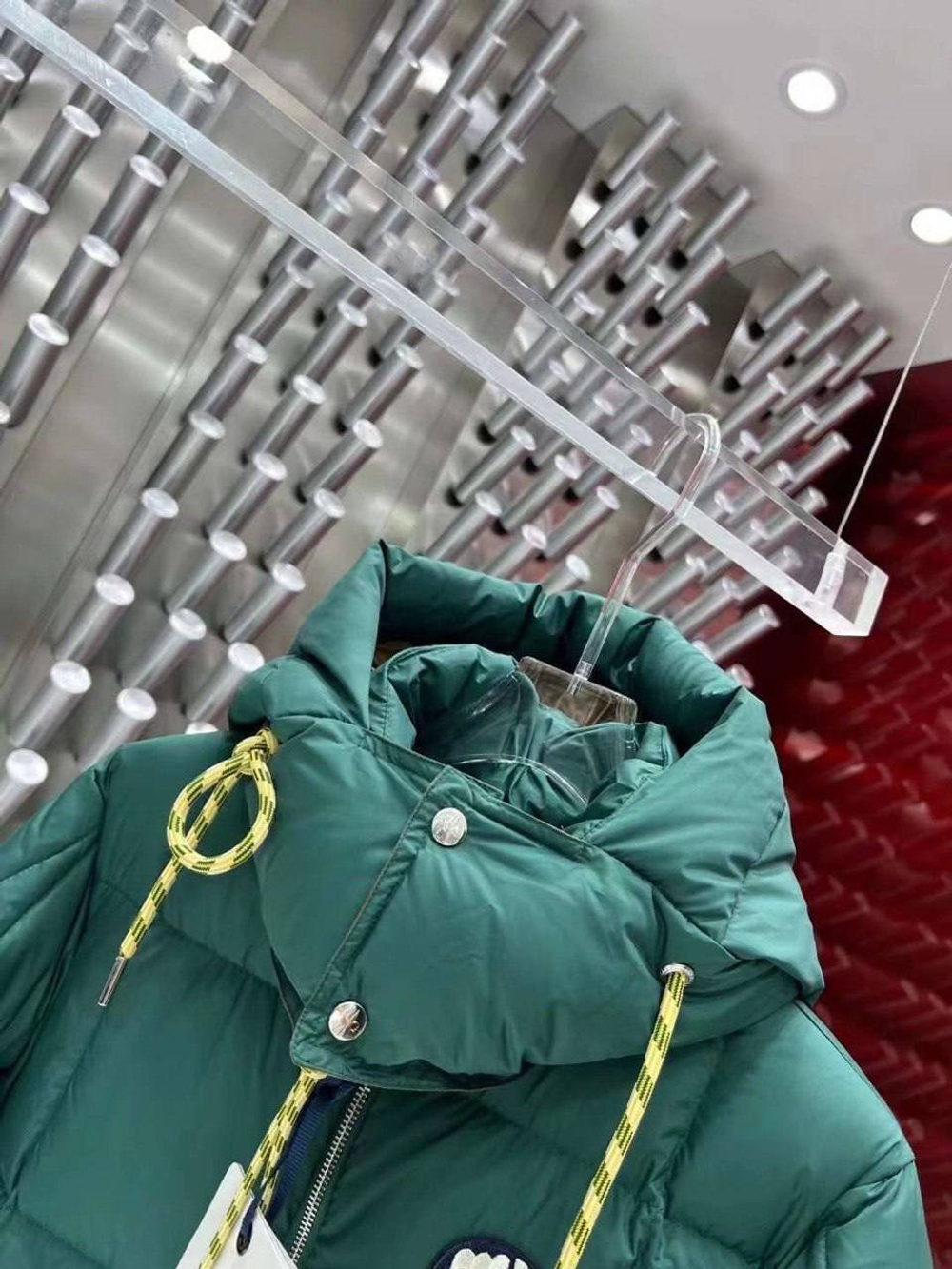 Пуховик Moncler