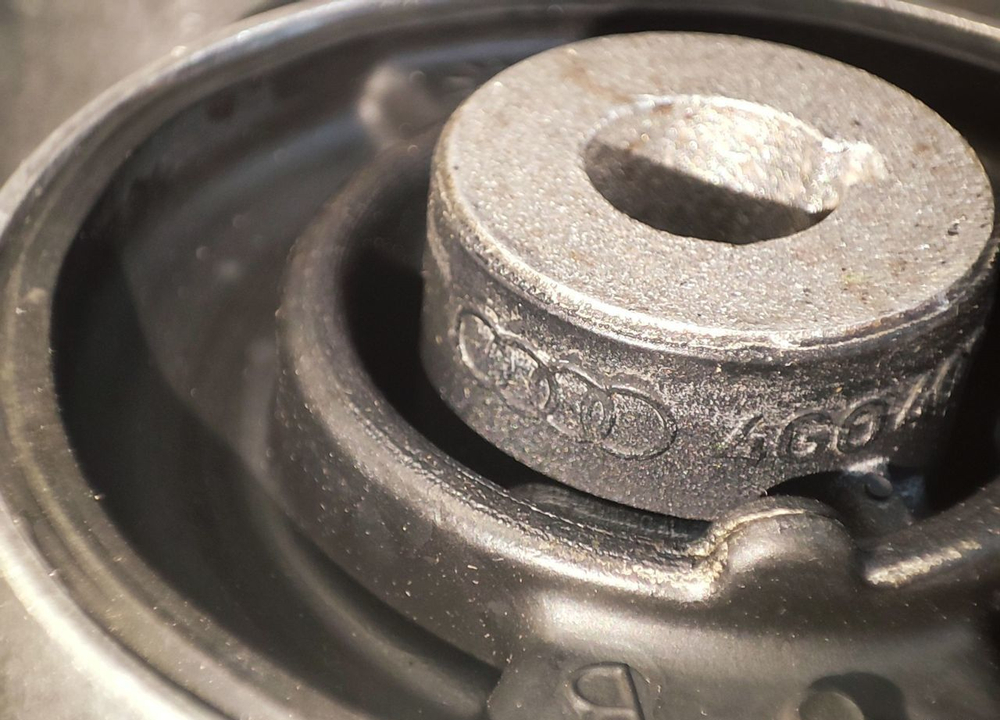 Сайлентблок заднего нижнего рычага зад AudI A6 C7