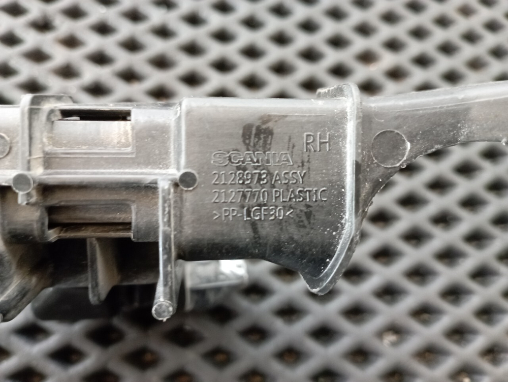 Направляющая стекла двери правой 2020г.