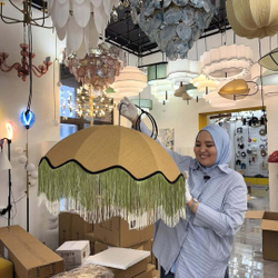 Плетёная люстра с акцентом на природные текстуры и изящные детали.