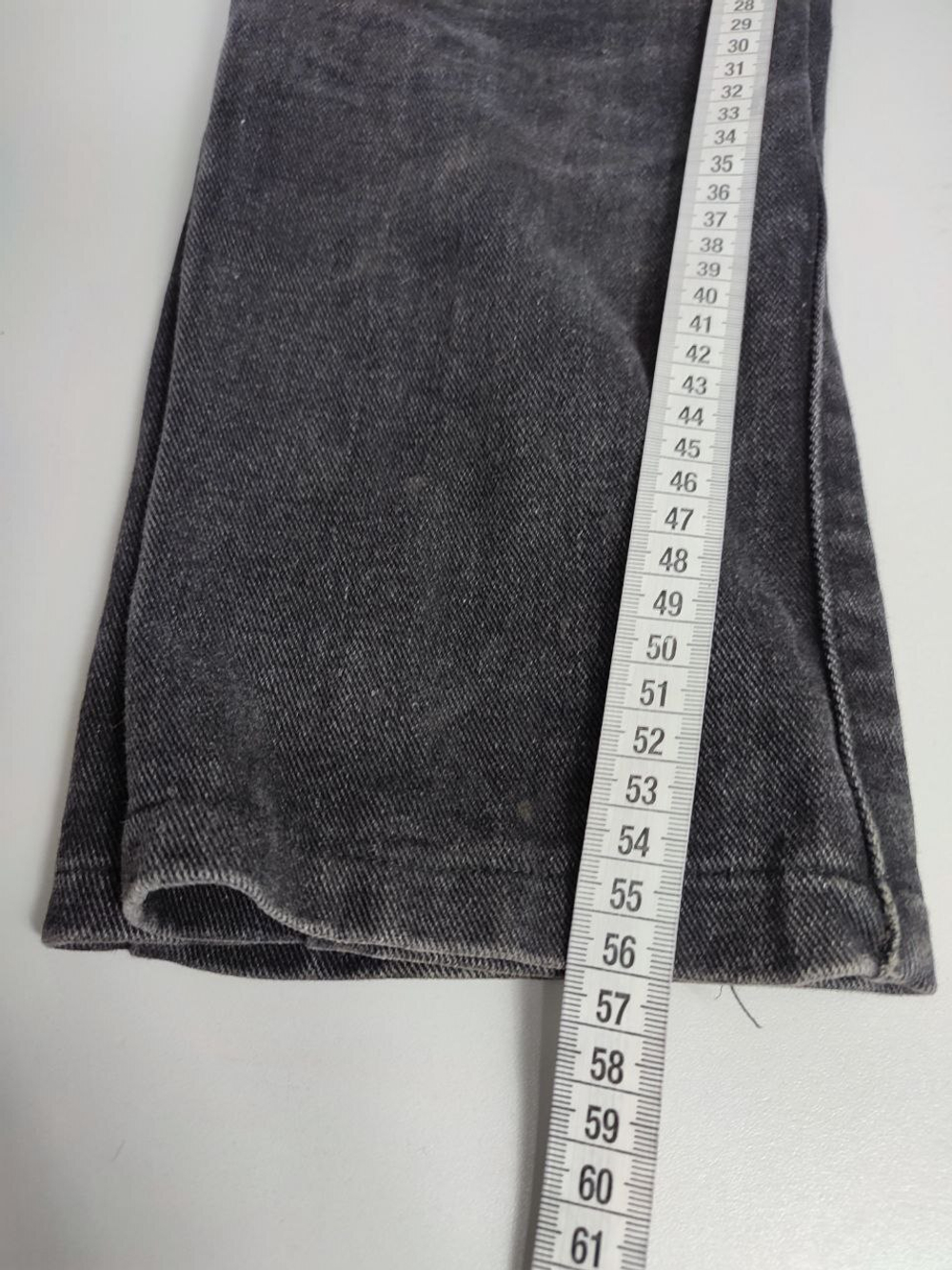 Джинсы темные базовые 44 размер