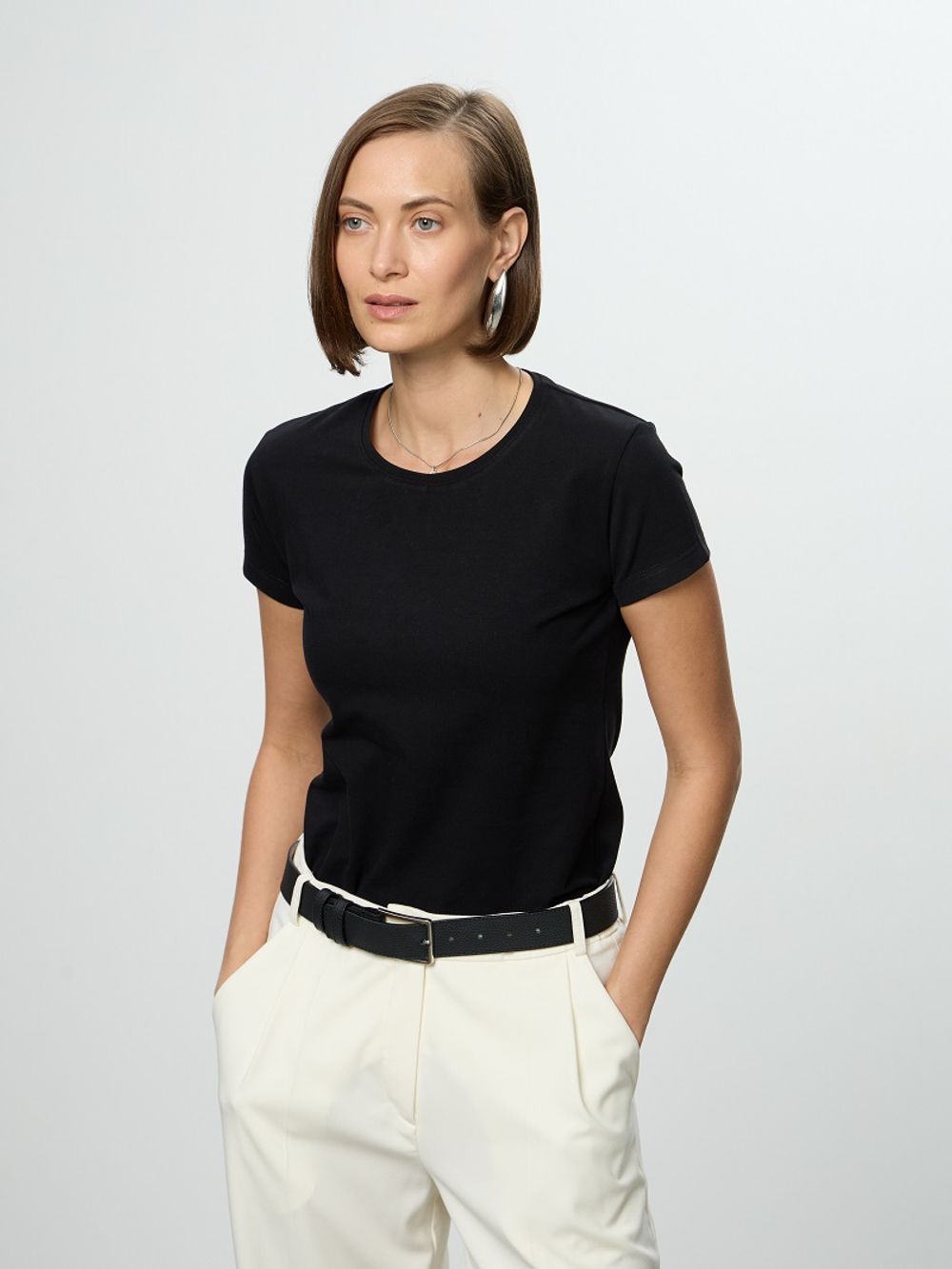 Футболка приталенная черная