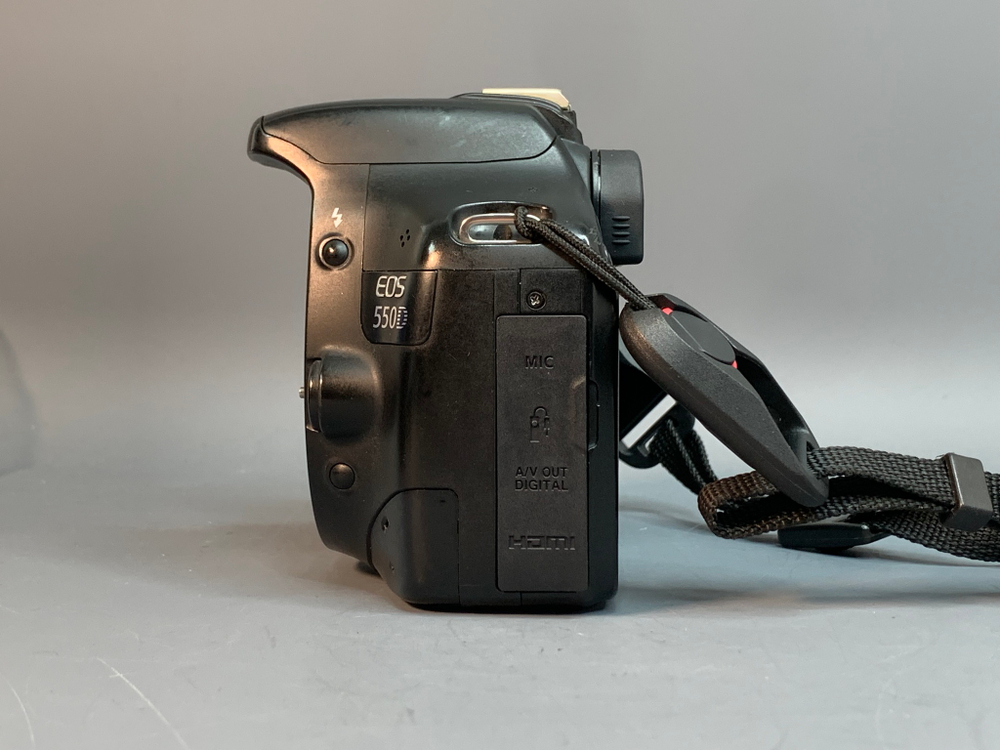 Canon EOS 550D Kit 18-55mm 42.997 Кадров