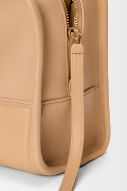Loewe Маленькая сумка Amazona 180 из мягкой телячьей кожи, бежевый
