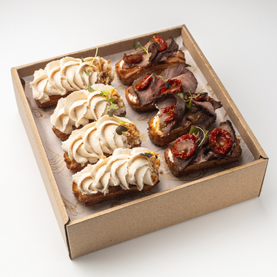 Сет мини-эклеров с паштетом из цыпленка и с ростбифом