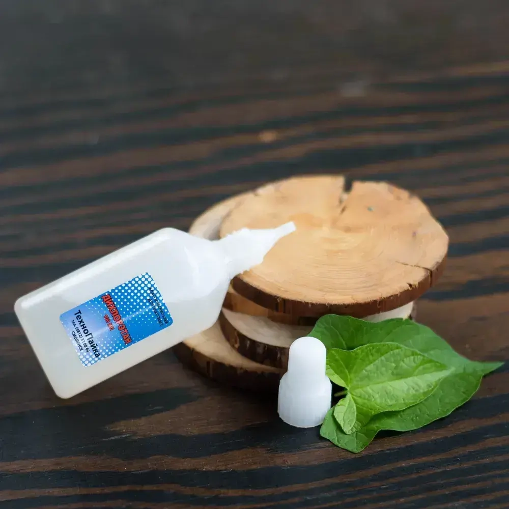 Клей для пластмасс светлый 100 мл пласт.