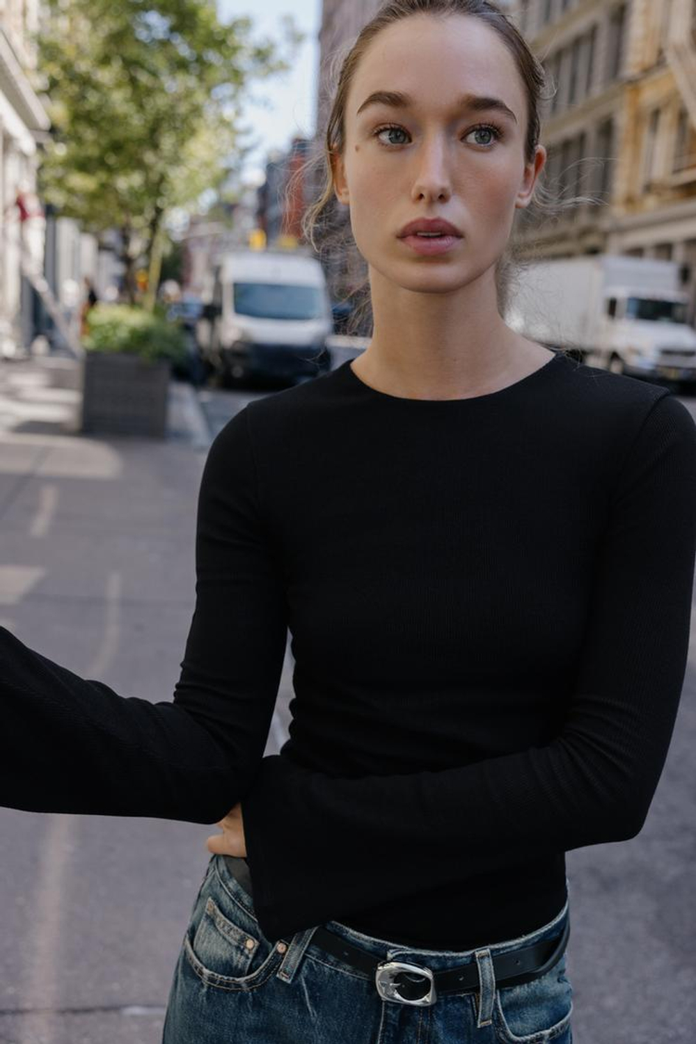 ZARA ФУТБОЛКА В РУБЧИК С РАСКЛЕШЕННЫМИ РУКАВАМИ, ЧЕРНЫЙ