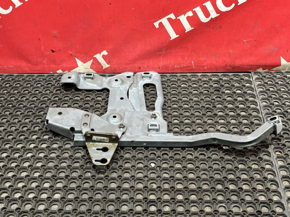 Кронштейн переднего бампера левый 2022г.