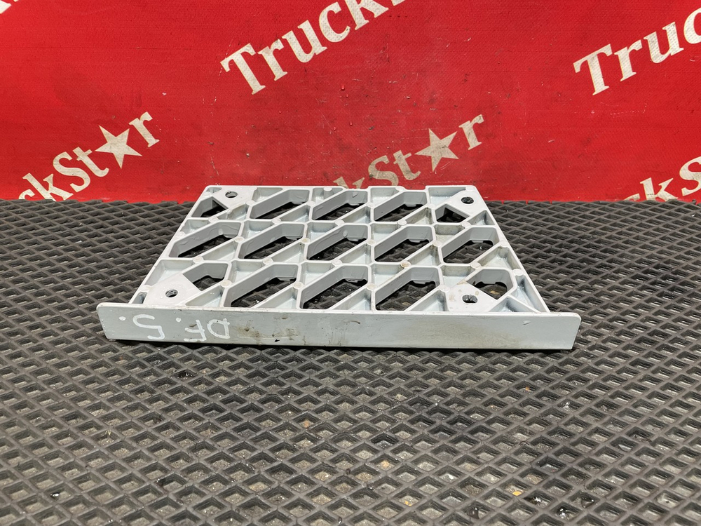 Площадка подножки правая 2023г.