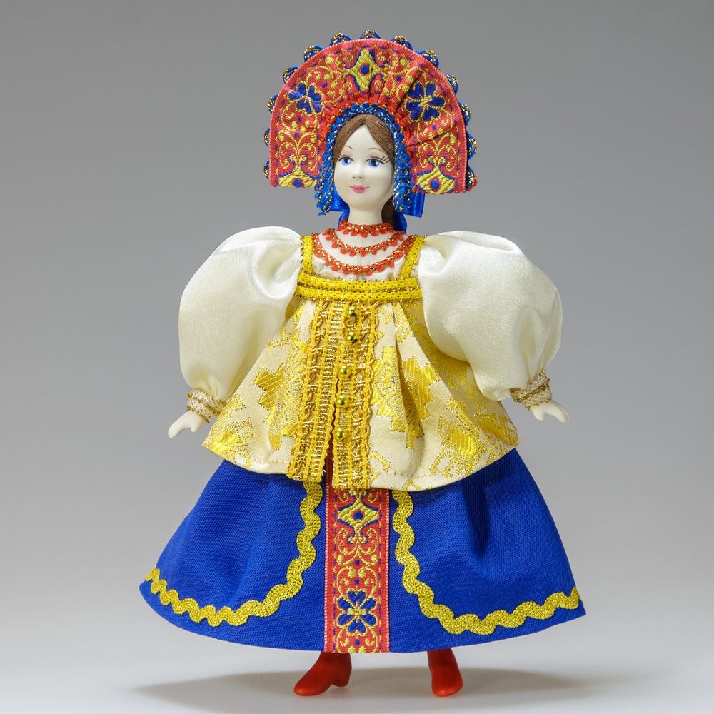 Кукла в русском костюме Василиса