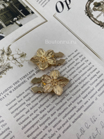 Накладка на пуговицу золотистая в форме цветка с пятью лепестками