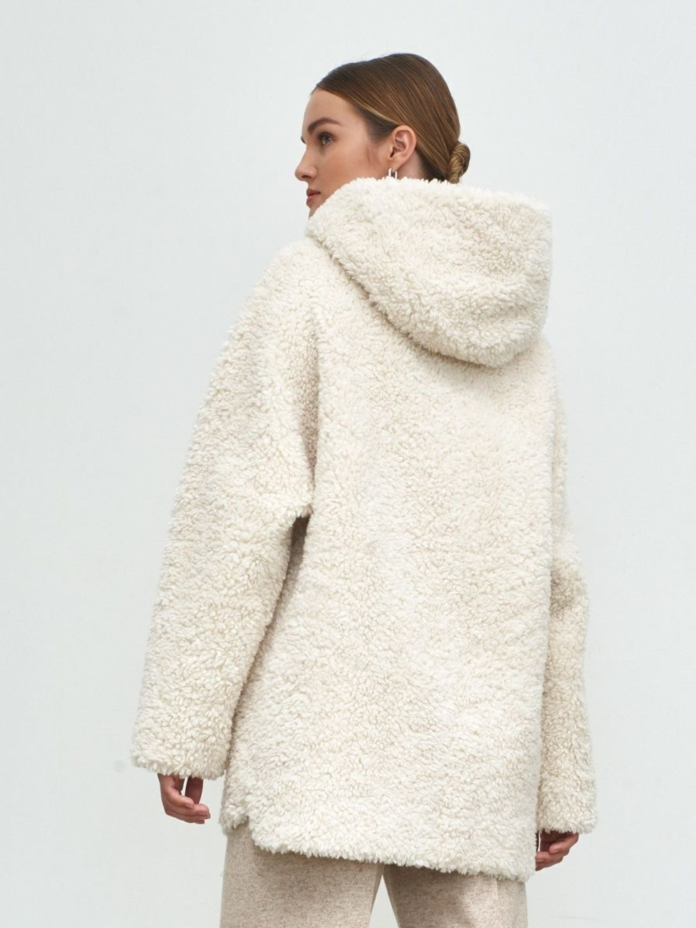 Шуба женская из шерсти мериноса чебурашка тедди, белая, SilverFox