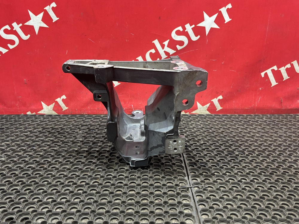 Кронштейн усилителя бампера правый 2023г.