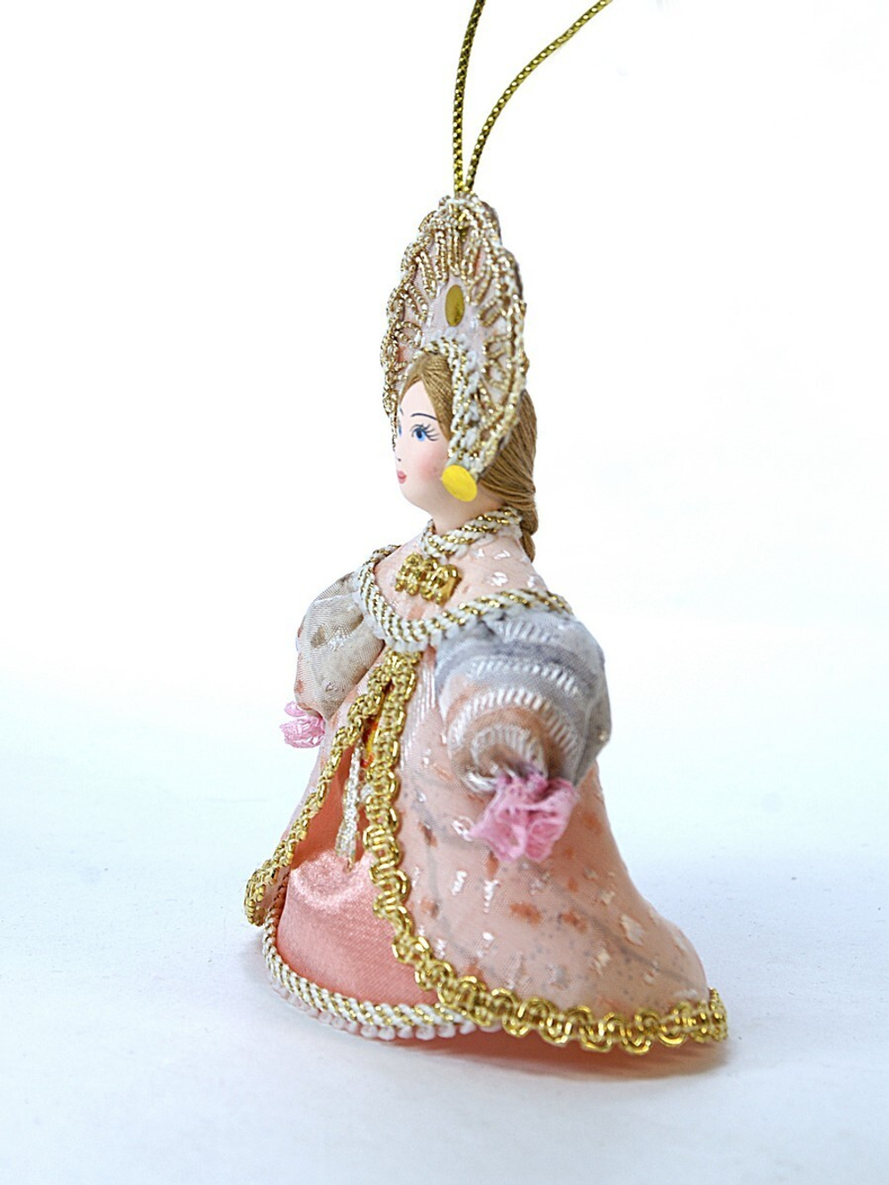 Кукла-подвеска в фигурном кокошнике