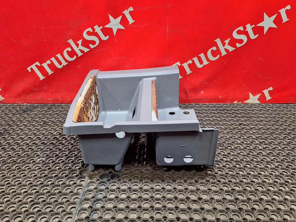 Корпус подножек правый