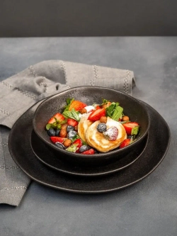 Набор из 2 тарелок 21 см мятый фарфор черная плоская