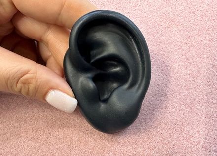 Силиконовое ухо для демонстрации украшений, цвет черный