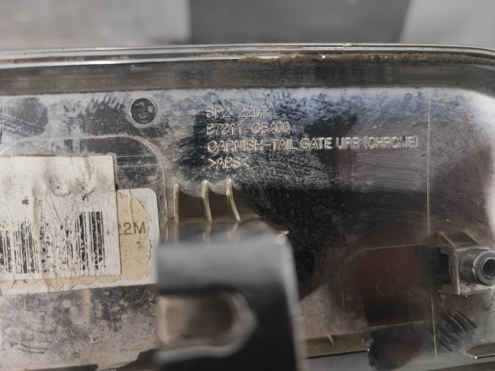 Молдинг накладка крышки багажника Kia Seltos 19-нв Б/У Оригинал 87311Q5400