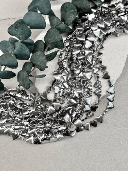 Гематит серебро, сердце 8 мм, нить 40 см