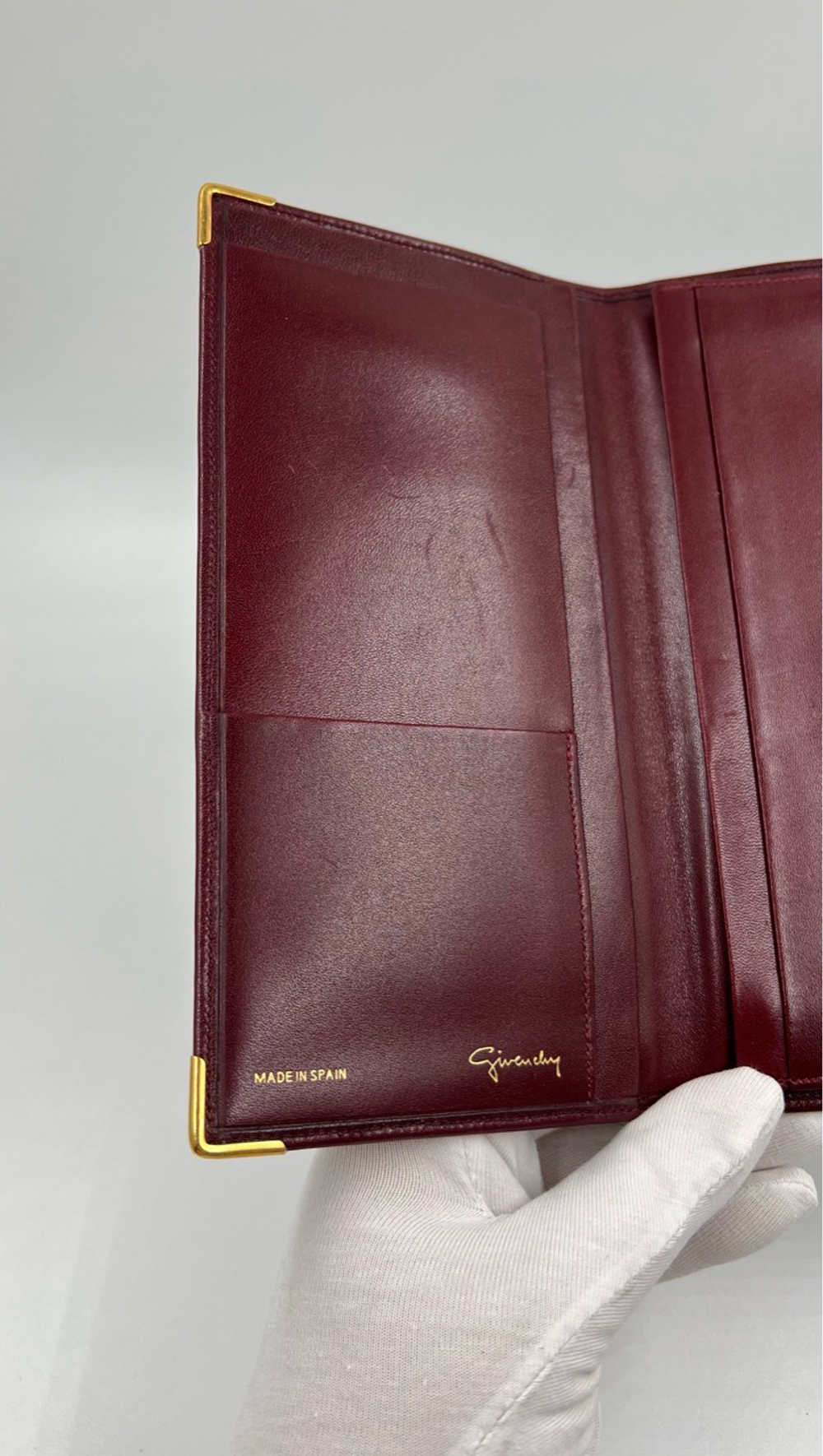 Кошелёк Givenchy (представлен только онлайн)