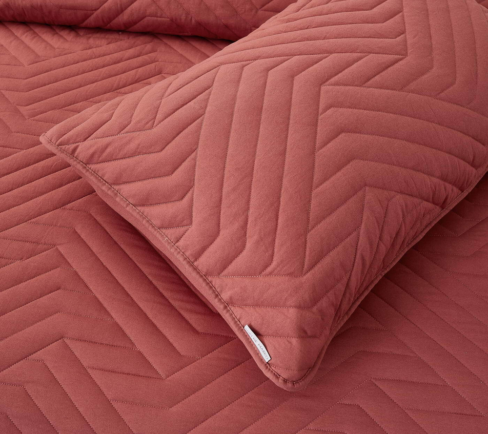 Покрывало 230х250 и 2 наволочки 50х70 Sofi De MarkO Мориц красное