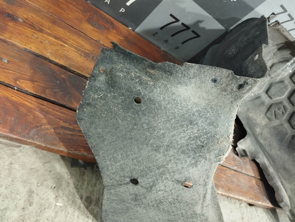 Подкрылок задний правый Volkswagen Touareg 3 18-нв Б/У Оригинал 760810970D