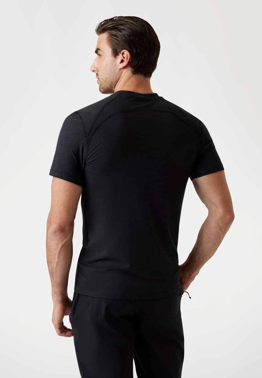 Футболка мужская GUESS