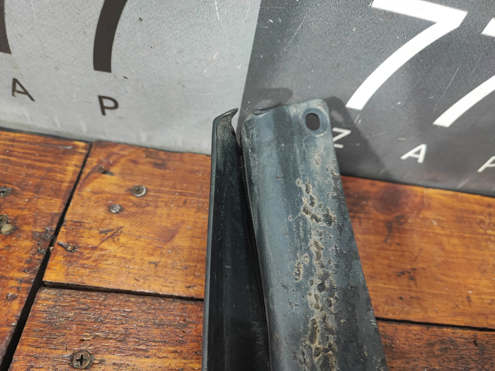 Брызговик задний правый Volvo XC60 1 13-17 Б/У Оригинал 31359689