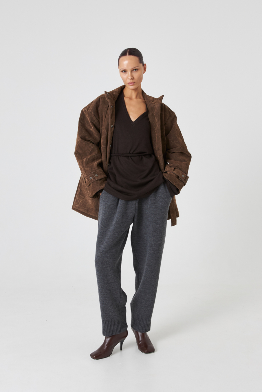 Лонгслив с V-образным вырезом