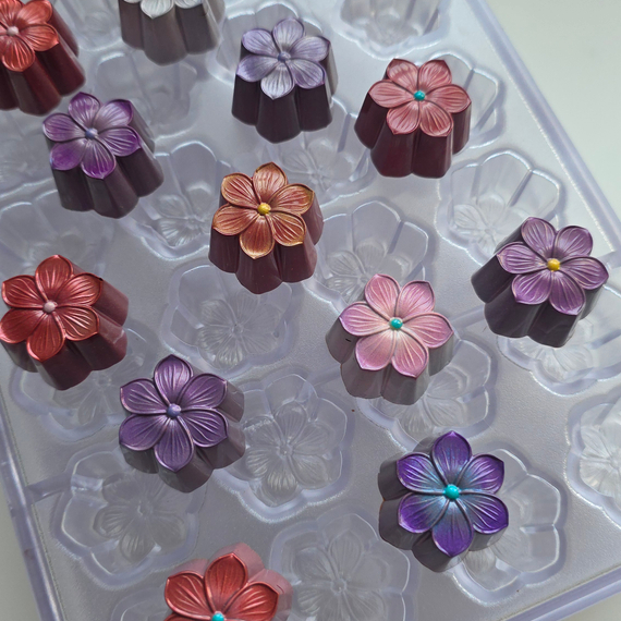 1038 | Форма для шоколадных конфет "Шестилистник" (275*175 мм)