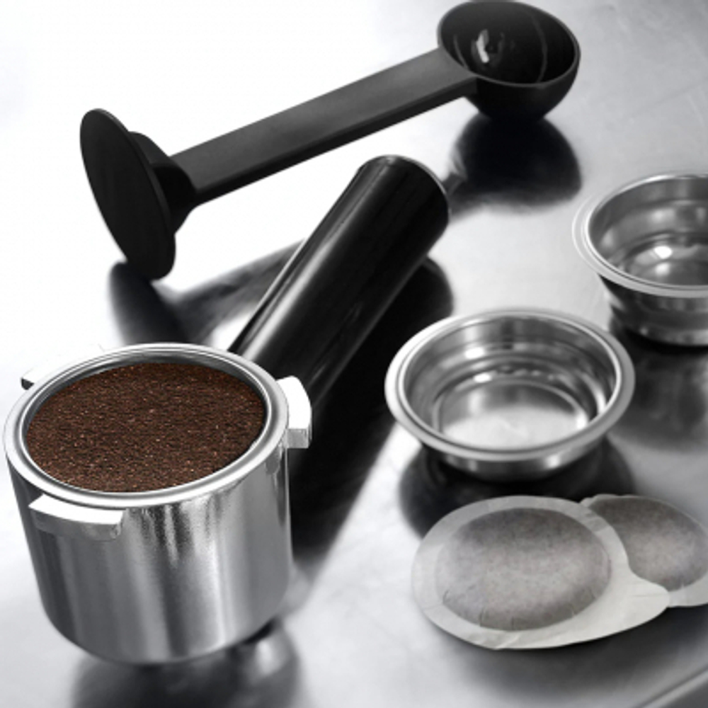 Кофеварка De'Longhi Dedica EC685.W белый