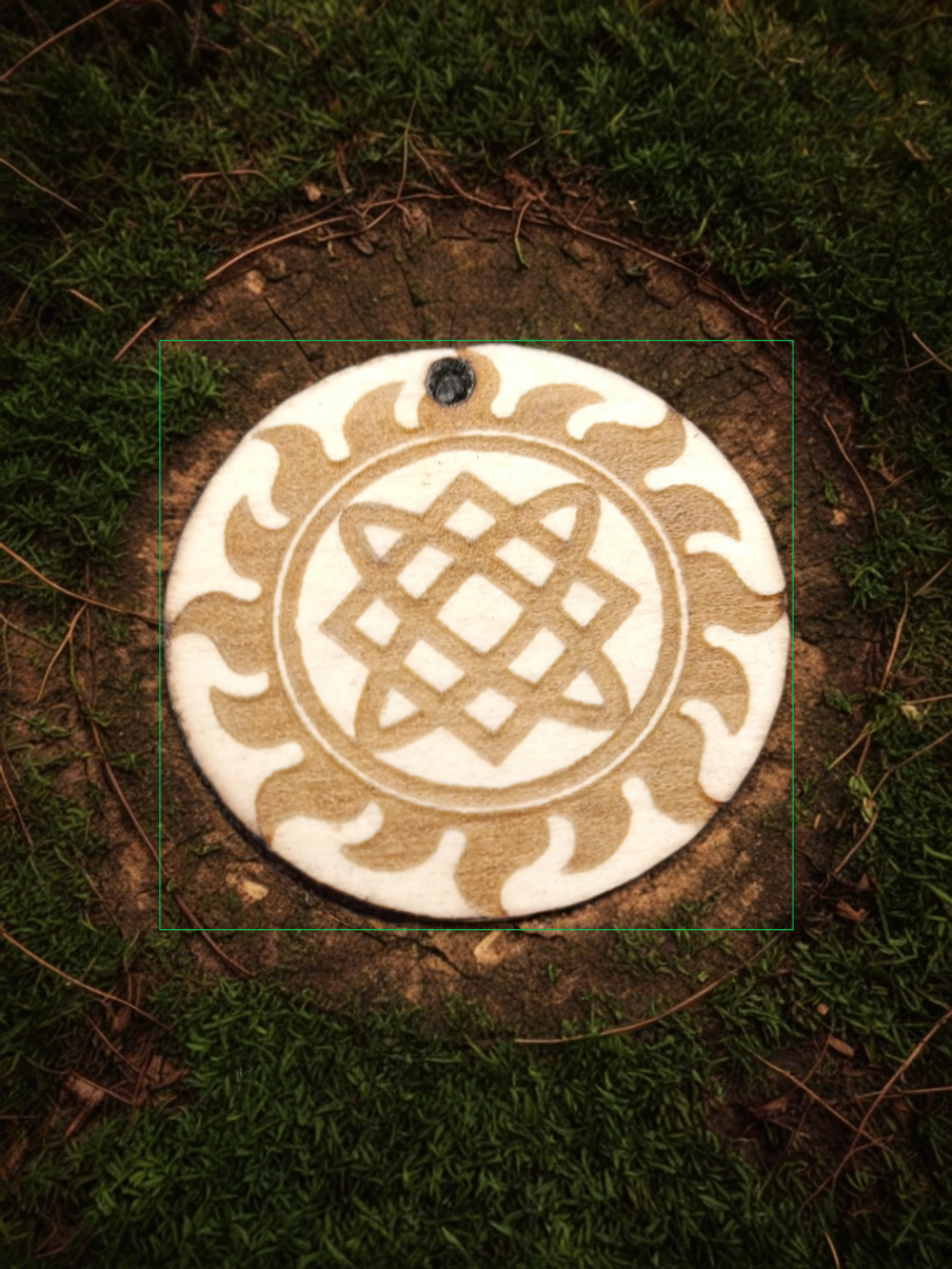 Славянский женский оберег Звезда Лады Богородицы. Материал береза. Длинна шнура 50 см. Диаметр - 3 см.