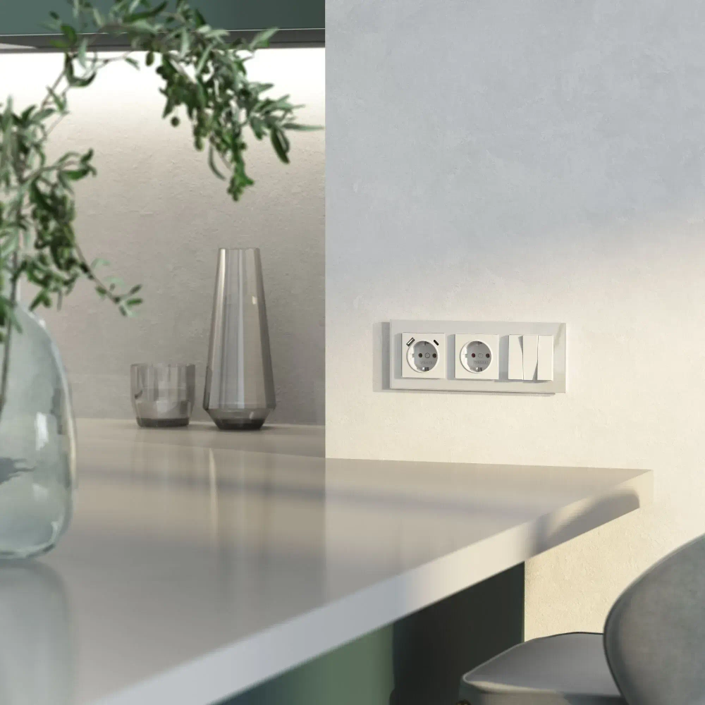 Рамка на 3 поста Favorit (белый,стекло) W0031101