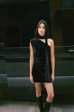 ZARA КОРОТКОЕ БАРХАТНОЕ ПЛАТЬЕ С ШАРФОМ, ЧЕРНЫЙ