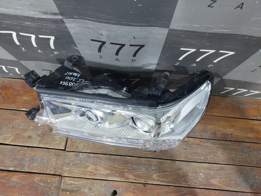 Фара левая LED Toyota Land Cruiser 200 15-21 Новая 8110660K12