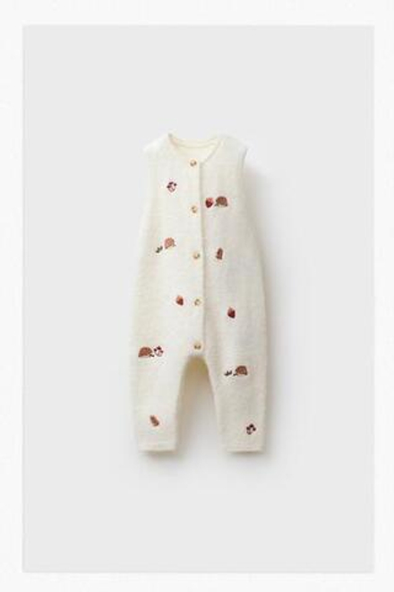 ZARA ТРИКОТАЖНЫЙ КОМБИНЕЗОН С ВЫШИВКОЙ «ЕЖИКИ», ЭКРЮ