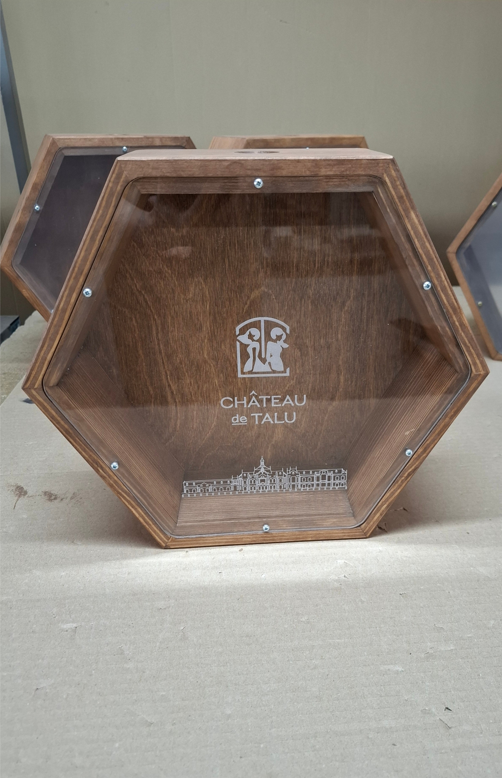 Копилка для винных пробок деревянная, шестигранная, с покраской, акрил с двух сторон