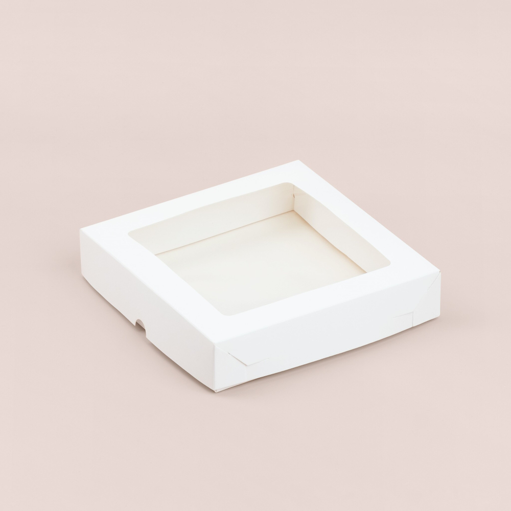 Коробка для пряников с окном 200*200*35 мм