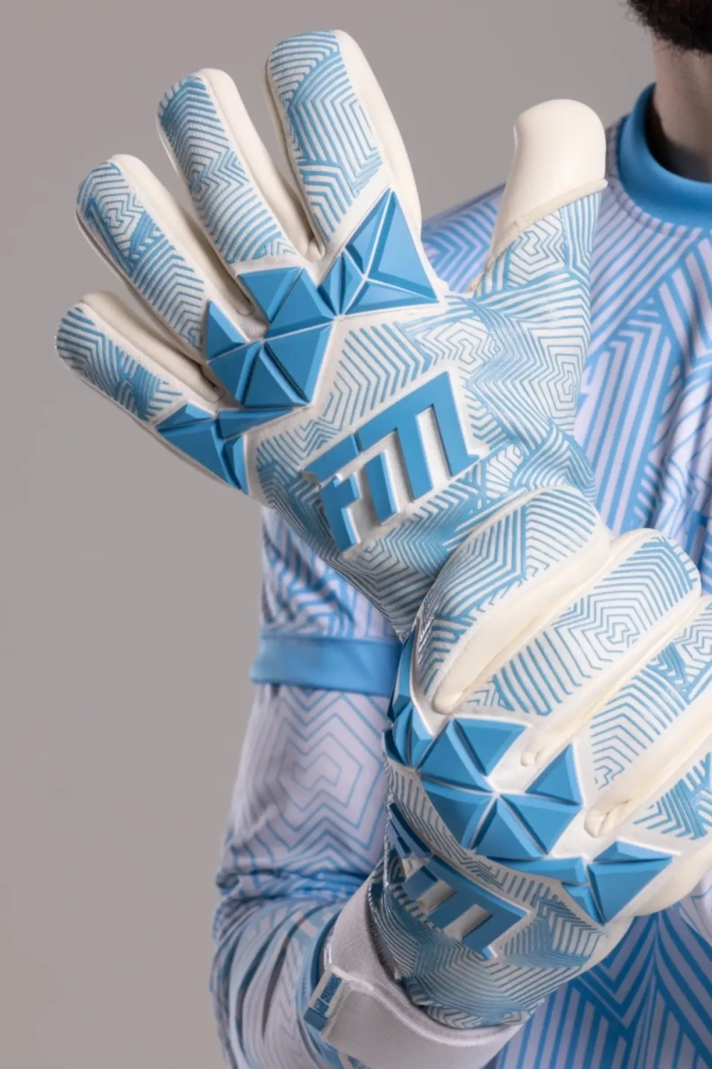 Вратарские перчатки Football Masters Varis X Pro