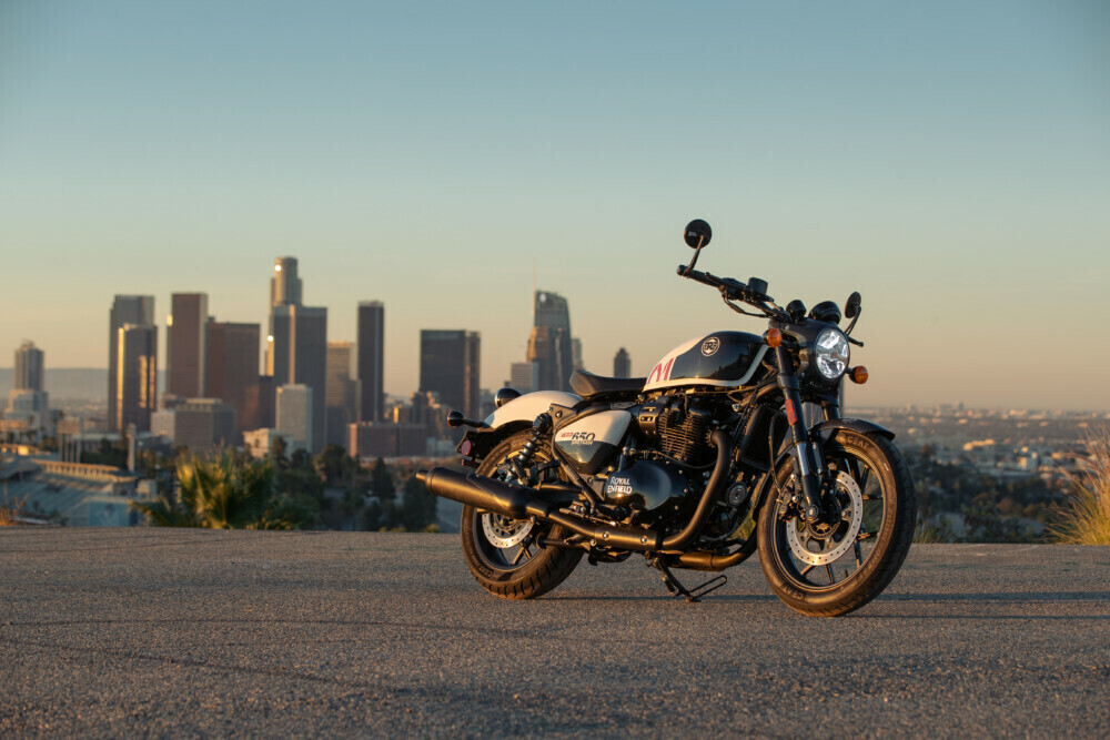 Royal Enfield Shotgun 650 Stencil White (Premium)
